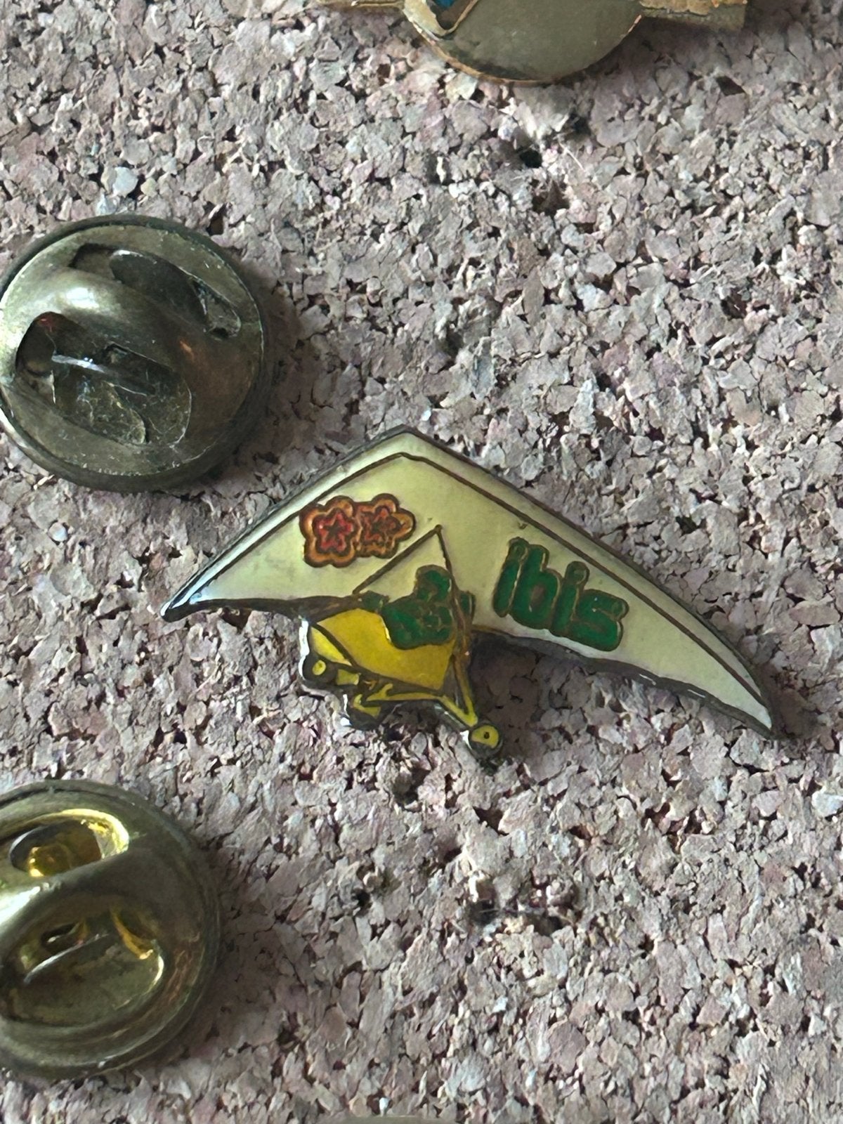 Vintage Ibis Deltavlieger pin - Uniek Verzamelobject, Ophalen of Verzenden, Gebruikt, Overige onderwerpen, Speldje of Pin