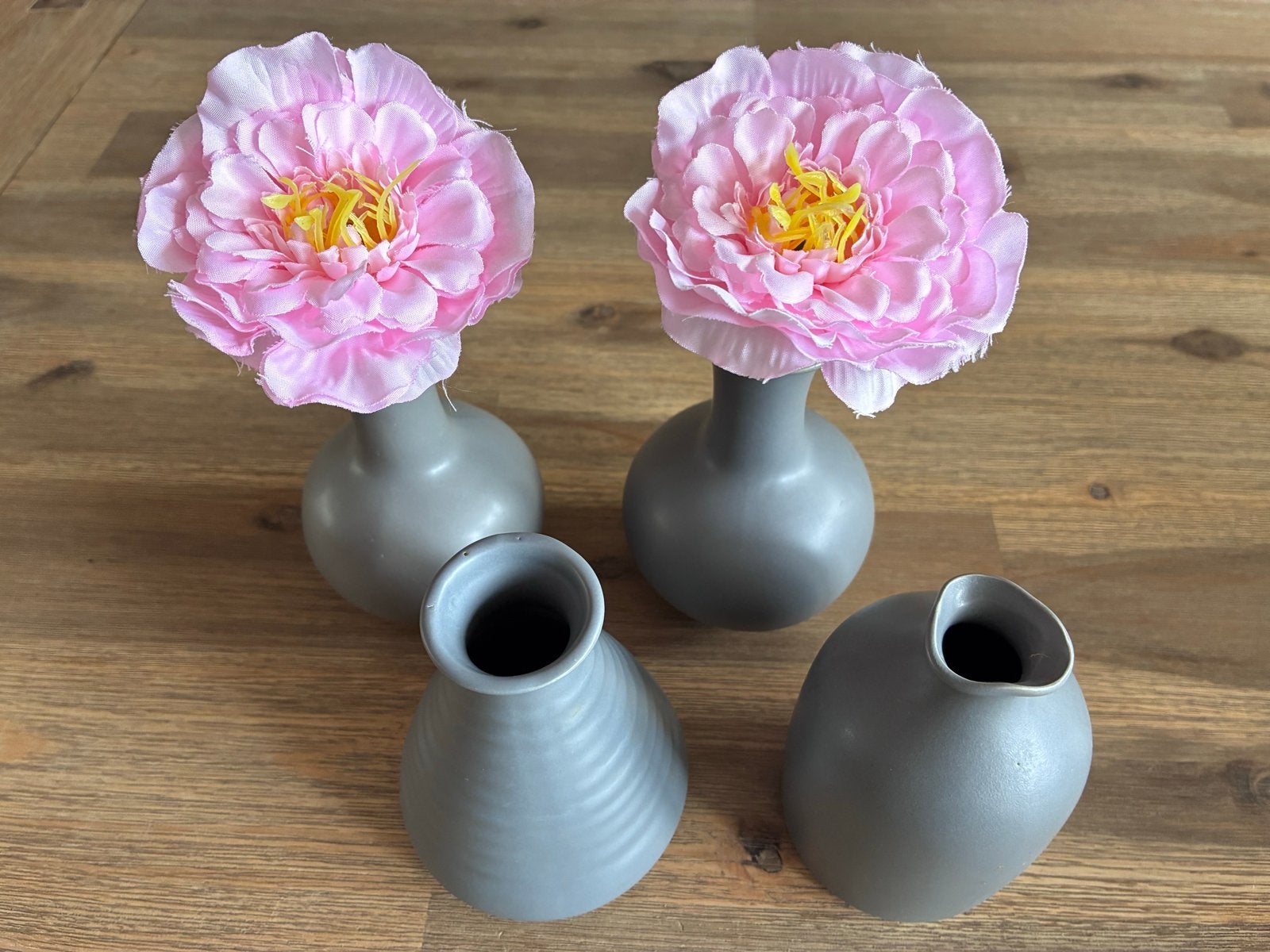 Set van 4 grijze aardewerken vaasjes - 12 cm hoog, 12 cm, Ophalen of Verzenden, Zo goed als nieuw, Grijs