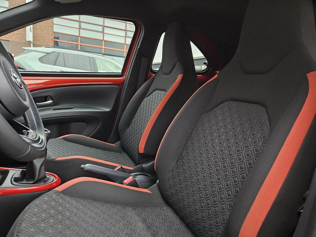 Toyota Aygo X 1.0 VVT-i MT Premium Special | Parkeersensoren, Voorwielaandrijving, Gebruikt, Euro 6, 4 stoelen