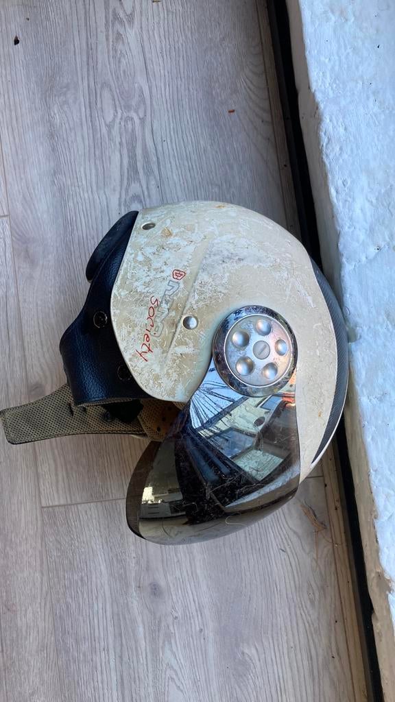 Nano society helm E13, Ophalen