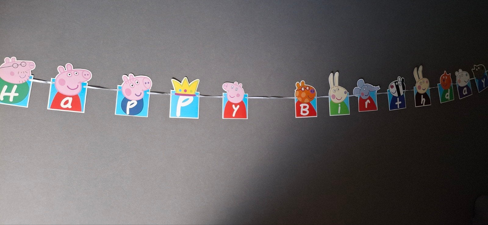 Happy Birthday Peppa Pig slinger - Feestversiering, Hobby en Vrije tijd, Ophalen of Verzenden, Zo goed als nieuw, Versiering, Verjaardag