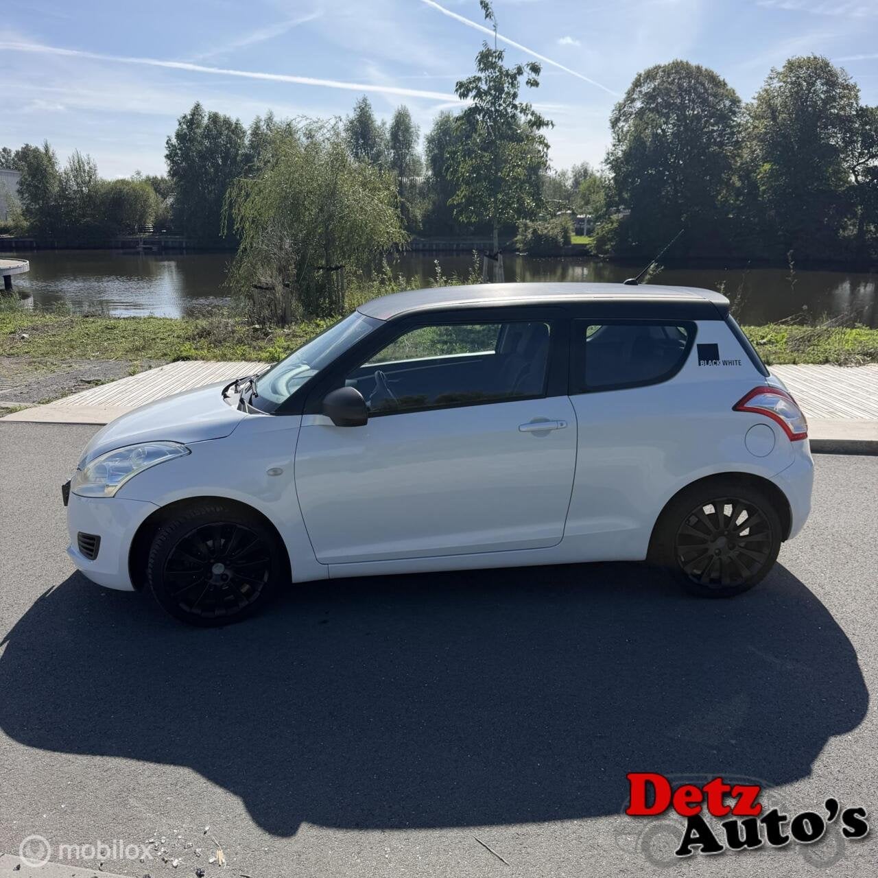 Suzuki Swift black & wite uitvoering,parelmoer,airco, Auto's, Voorwielaandrijving, 94 pk, Gebruikt, Bedrijf