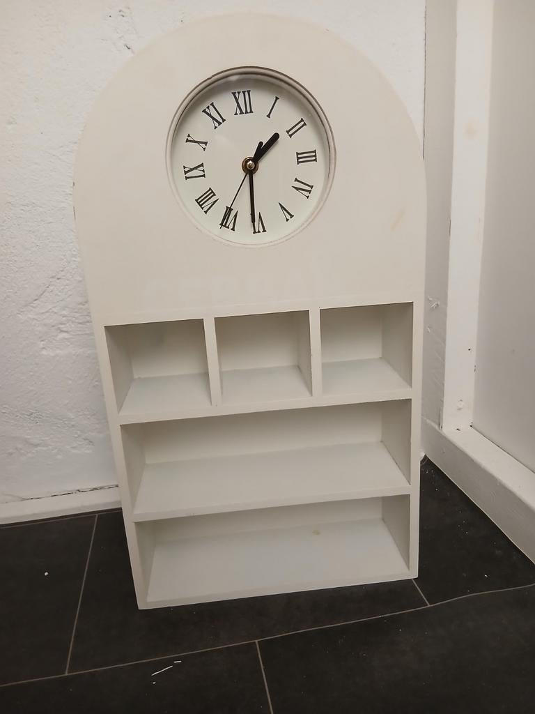 Witte klok met opbergvakken - Decoratieve tafel of wandklok, Ophalen, Gebruikt