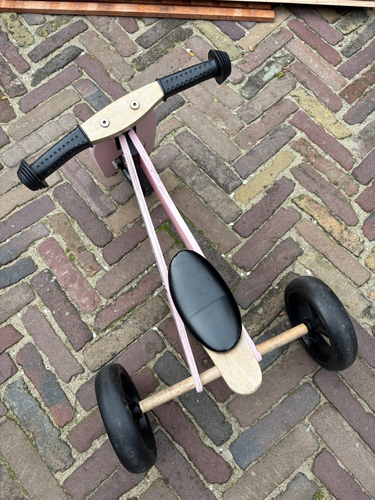 Foto 3 van Houten kinder driewieler / loopfiets roze