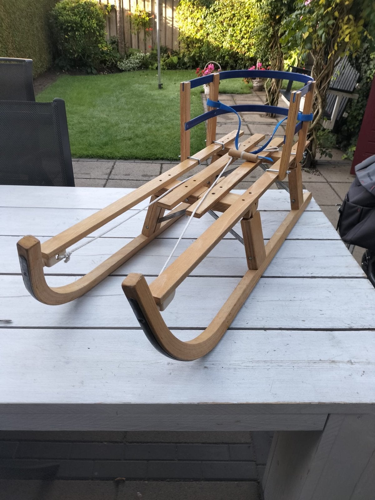 Nette inklapbare houten slee met rugsteun, Kinderen en Baby's, Ophalen, Rugleuning, Zo goed als nieuw, Hout