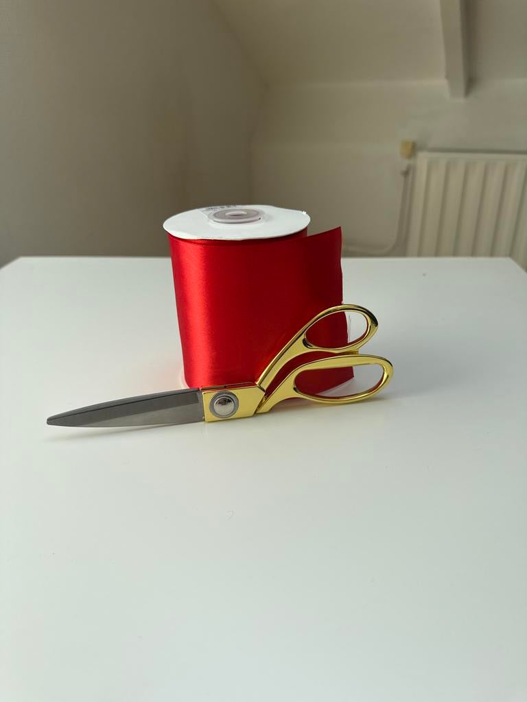 Rood Satijn Lint met Gouden Schaar, Ophalen of Verzenden, Zo goed als nieuw, Lint, Band of Elastiek