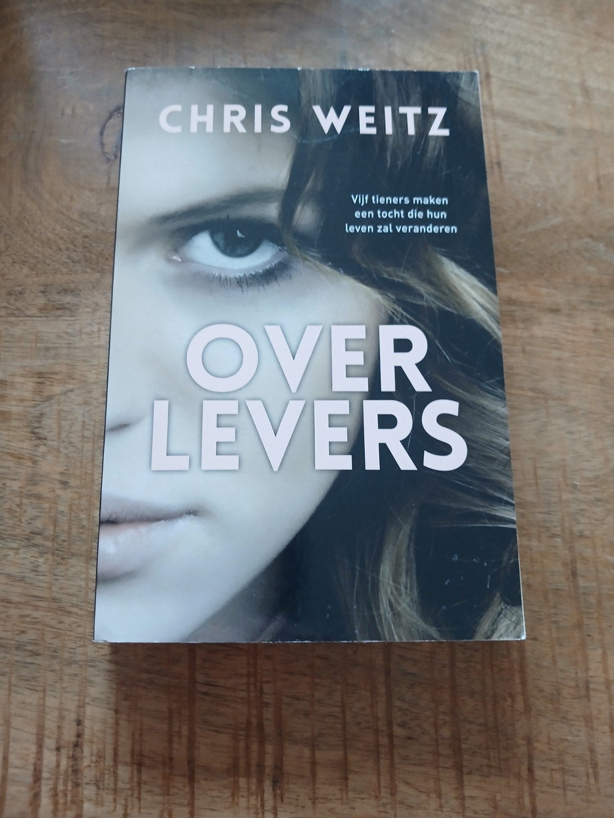 Chris Weitz - Overlevers (YA Special Kruidvat 2019), Ophalen of Verzenden, Zo goed als nieuw, Chris Weitz