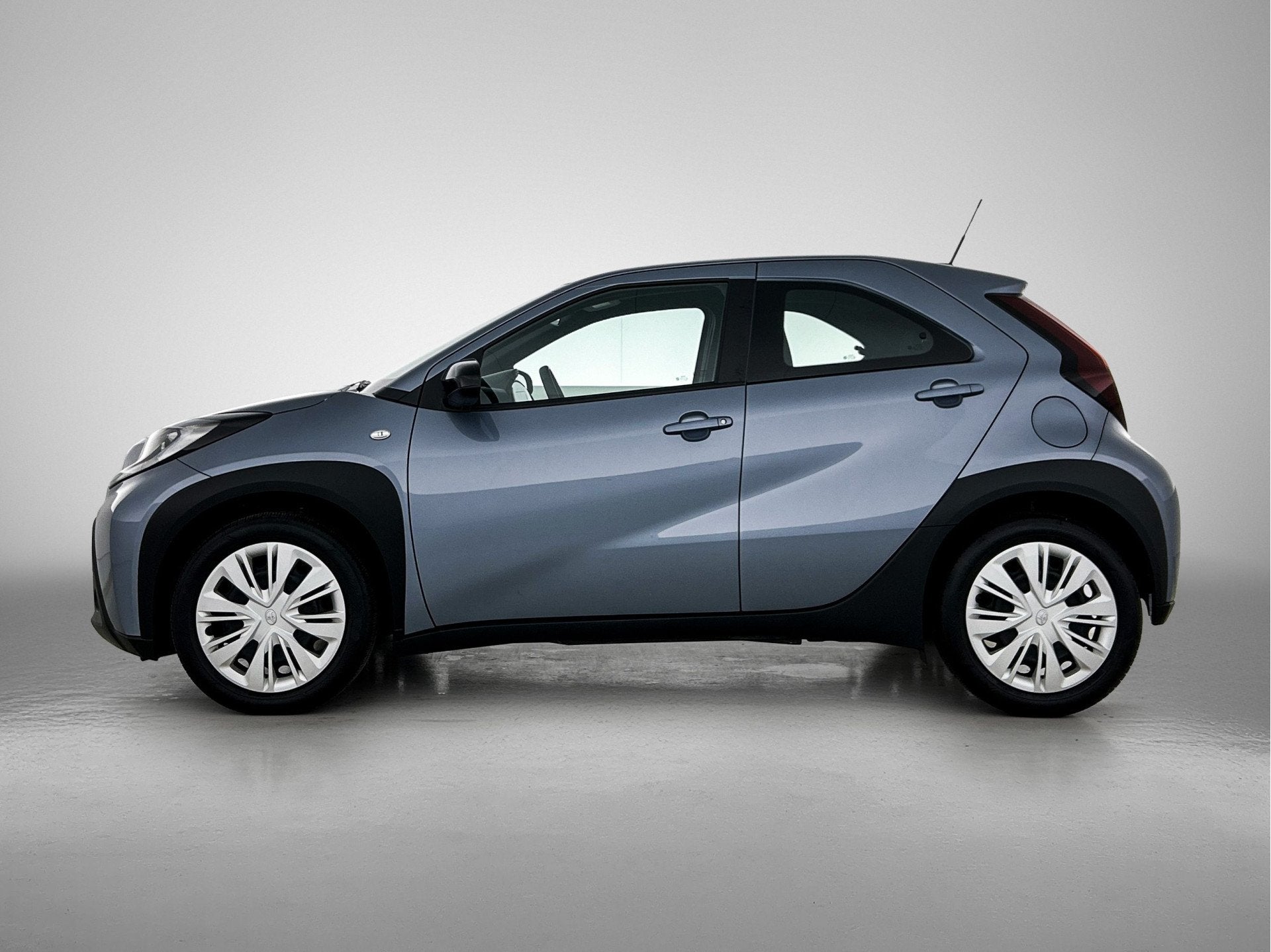 Toyota Aygo X 1.0 VVT-i MT Play | Airco | Achteruitrijcamera, Stof, Gebruikt, Euro 6, 920 kg