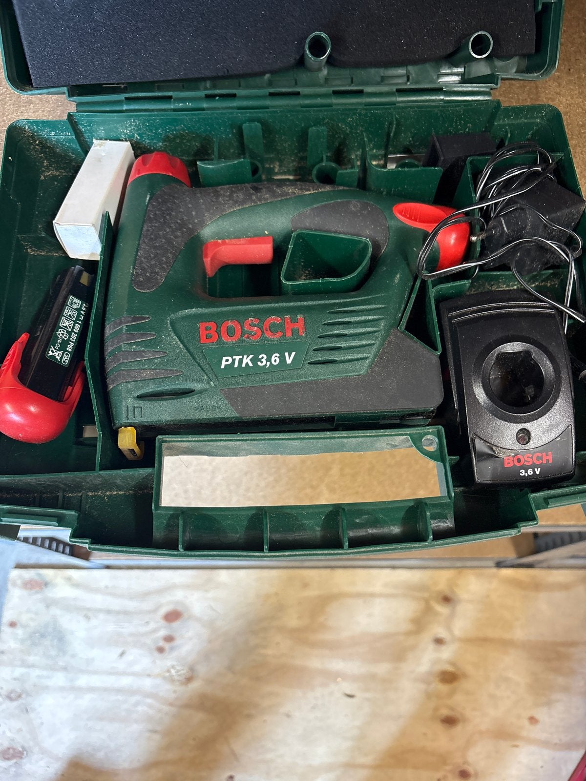 Bosch PTK 3,6 V Accu Tacker met Oplader en Koffer, Ophalen, Gebruikt