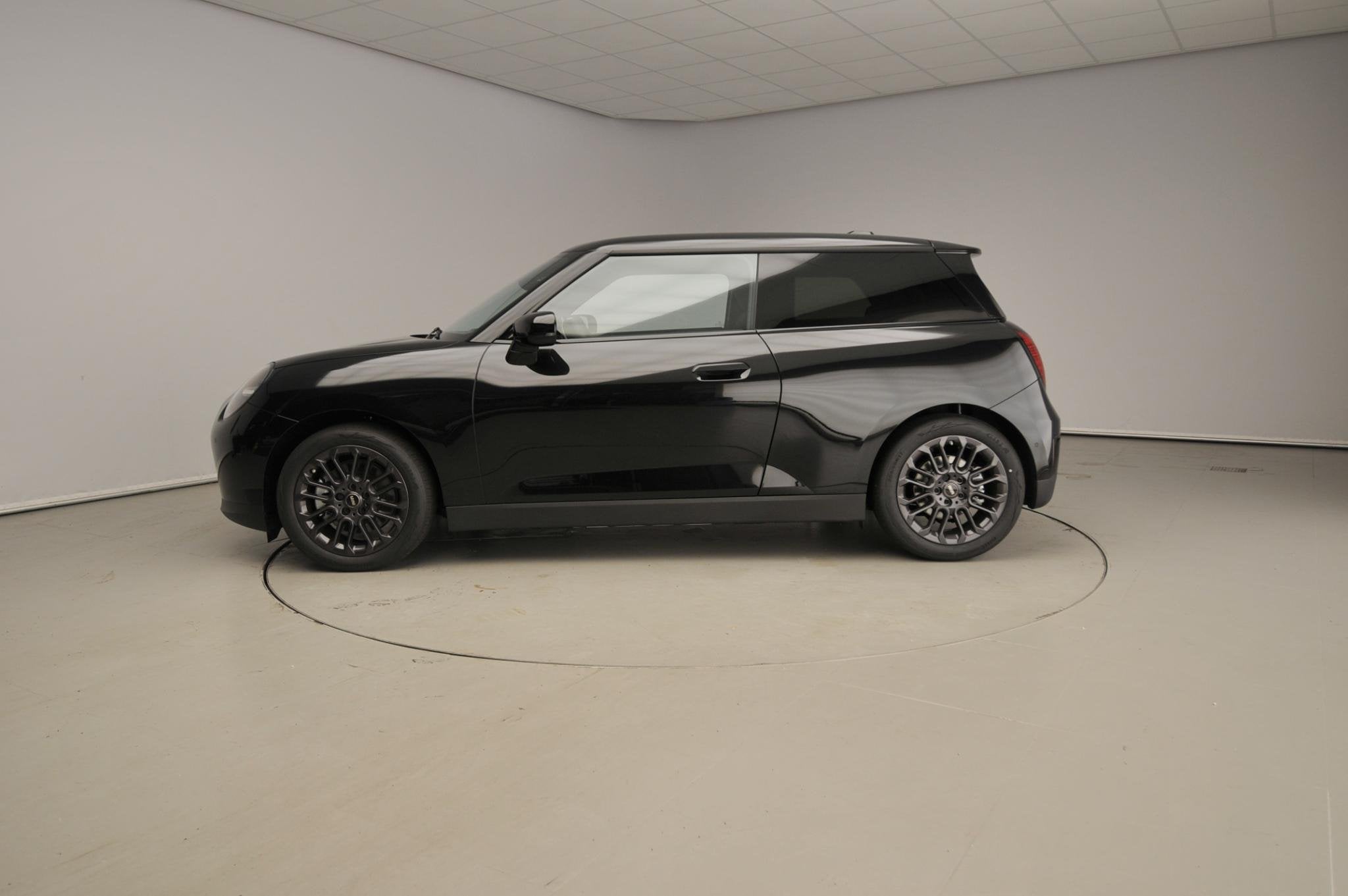 MINI 3-Deurs Cooper E Blackyard 40.7 kWh Head-Up | Getint Gl, Auto's, Mini, Stof, 41 kWh, Met garantie (alle), 4 stoelen