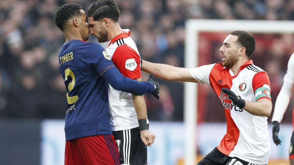 Gezocht!! 2 kaarten voor feyenoord ajax🤥 op de gelezijde, Twee personen