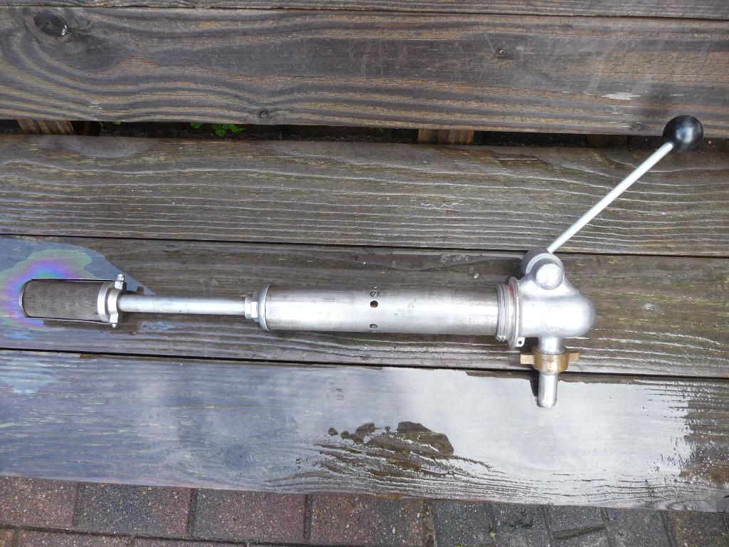 SHELL pomp Horn K13. Oliepomp met korf., Verzamelen, Ophalen of Verzenden, Gebruikt, Gebruiksvoorwerp