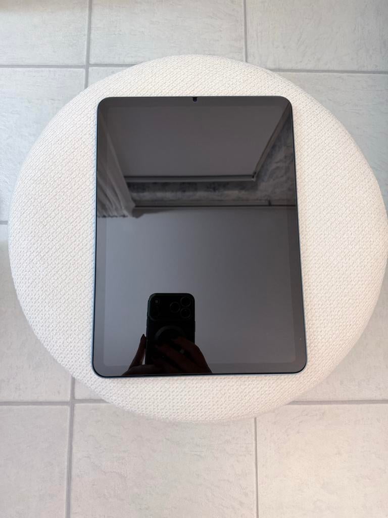 iPad Air 5th  64GB Wifi Blauw + ESR Keyboard & Accessoires, Blauw, Apple iPad Air, 11 inch, Ophalen of Verzenden