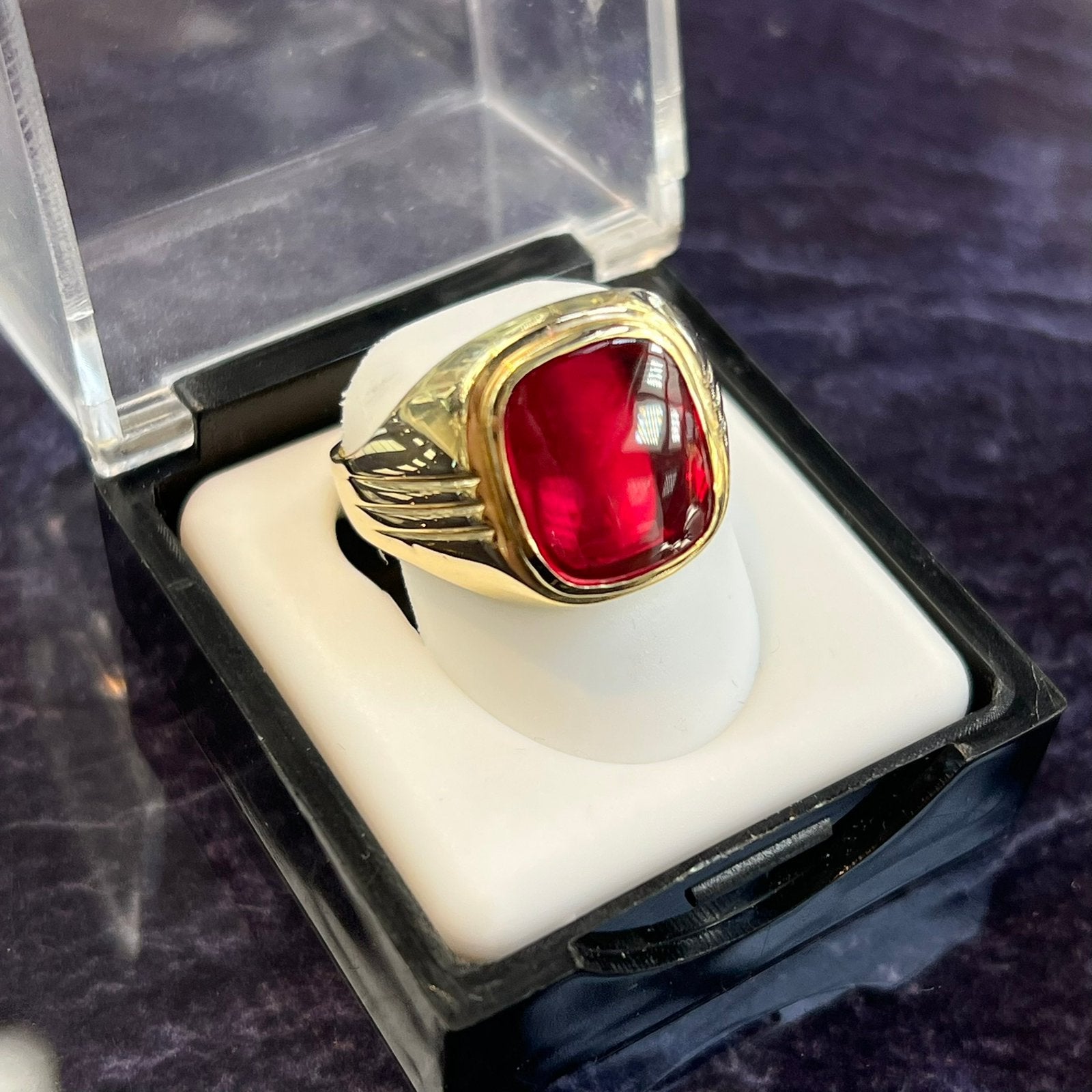 14 karaat gouden zegelring heren ring robijn, Ophalen of Verzenden, Zo goed als nieuw, Goud, Dame