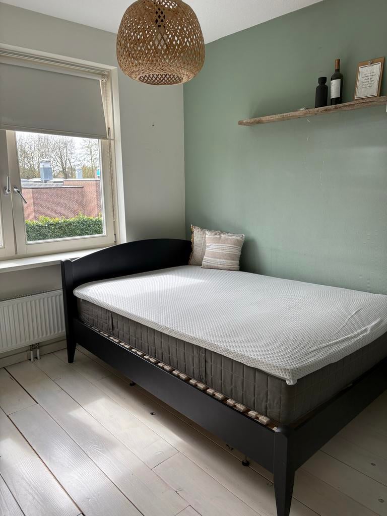 Zwart bed 140x200 met matras en topper, Ophalen, Zwart, Tweepersoons, 140 cm