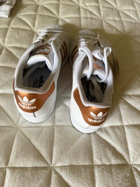 Adidas Superstar maat 37  nieuw, Wit, Nieuw, Sneakers of Gympen, Verzenden
