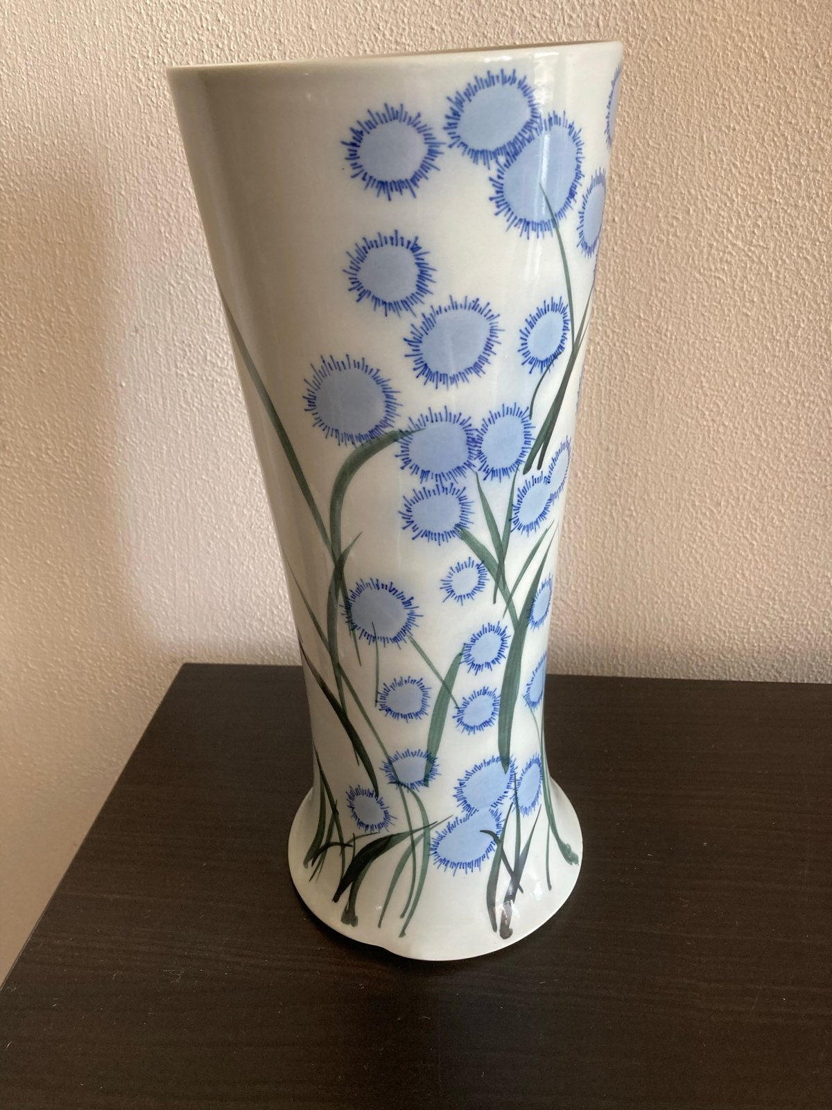 Porseleinen vaas met blauwe bloemen, 34,5 cm, Ophalen of Verzenden