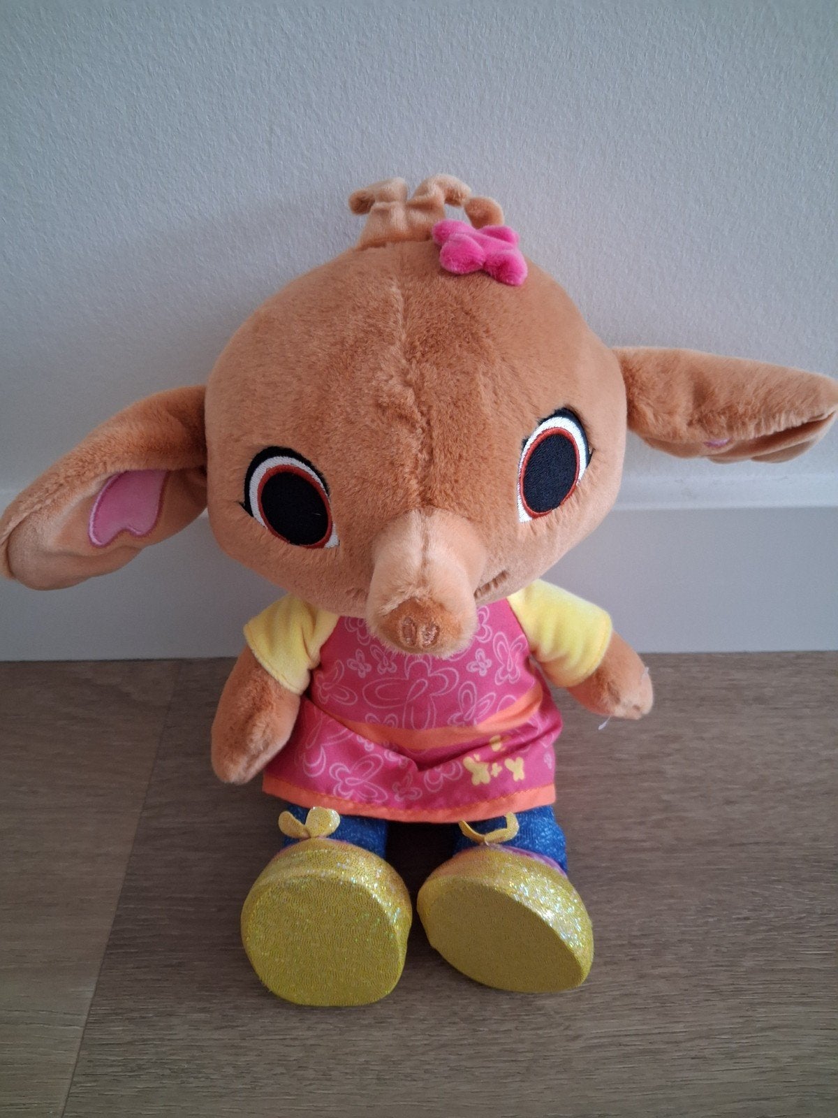 Knuffel Sula van Bing meisje roze zittend korrels L1933, Kinderen en Baby's, Ophalen of Verzenden, Zo goed als nieuw, Overige typen
