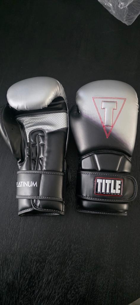 Titel boxing gloves 16oz, Ophalen of Verzenden, Nieuw, Bokshandschoenen