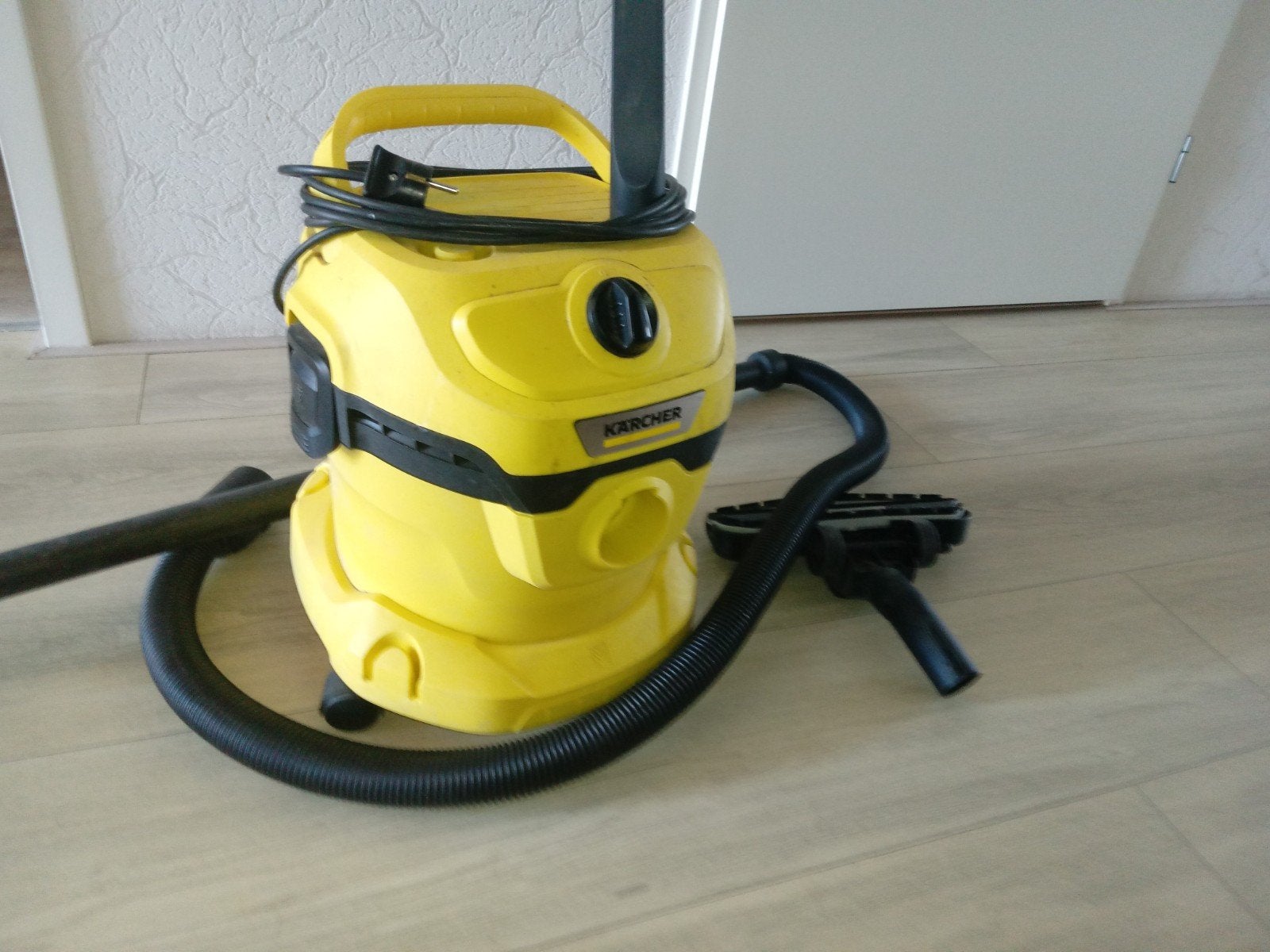 Kärcher stofzuiger - werkt, maakt herrie, Ophalen, Gebruikt, Overige typen
