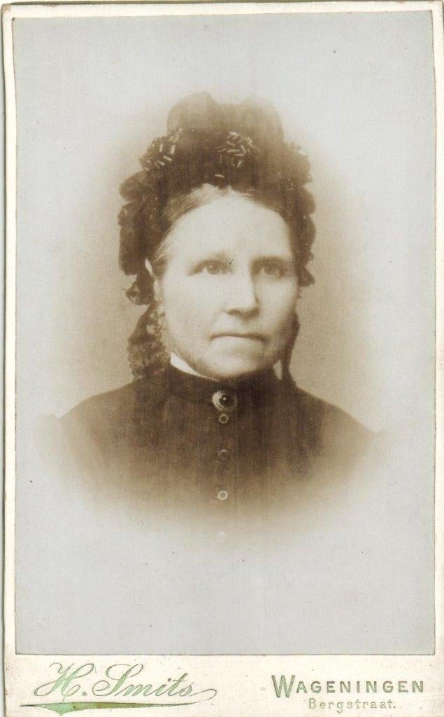 Kabinet foto - H. Smits -Wageningen - Fraai haarwerk, Gebruikt, Verzenden, Foto, Klederdracht