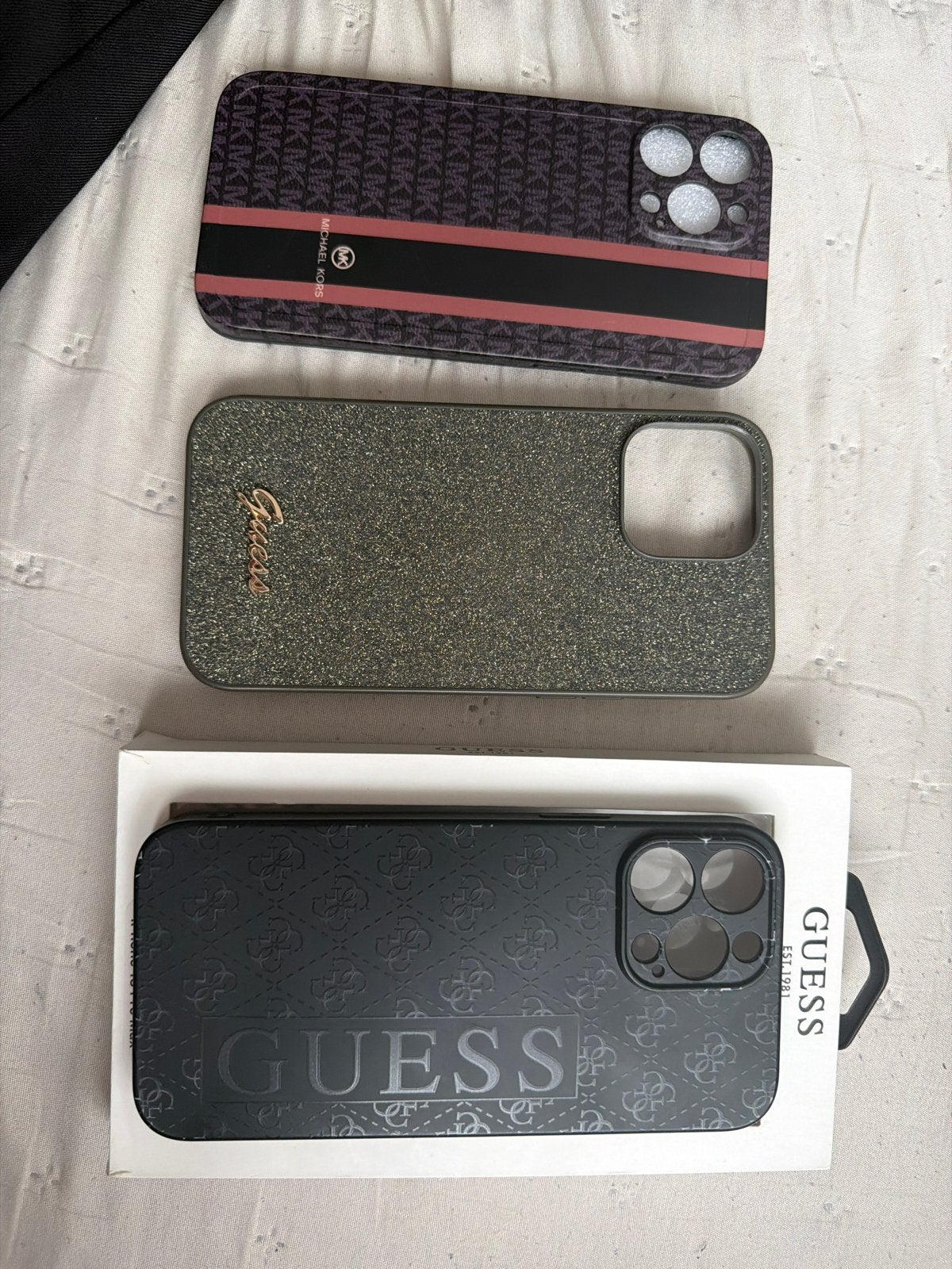 Set van 3 iPhone hoesjes: Michael Kors en Guess, Kunststof, Gebruikt, Hoesje of Tasje, Ophalen of Verzenden