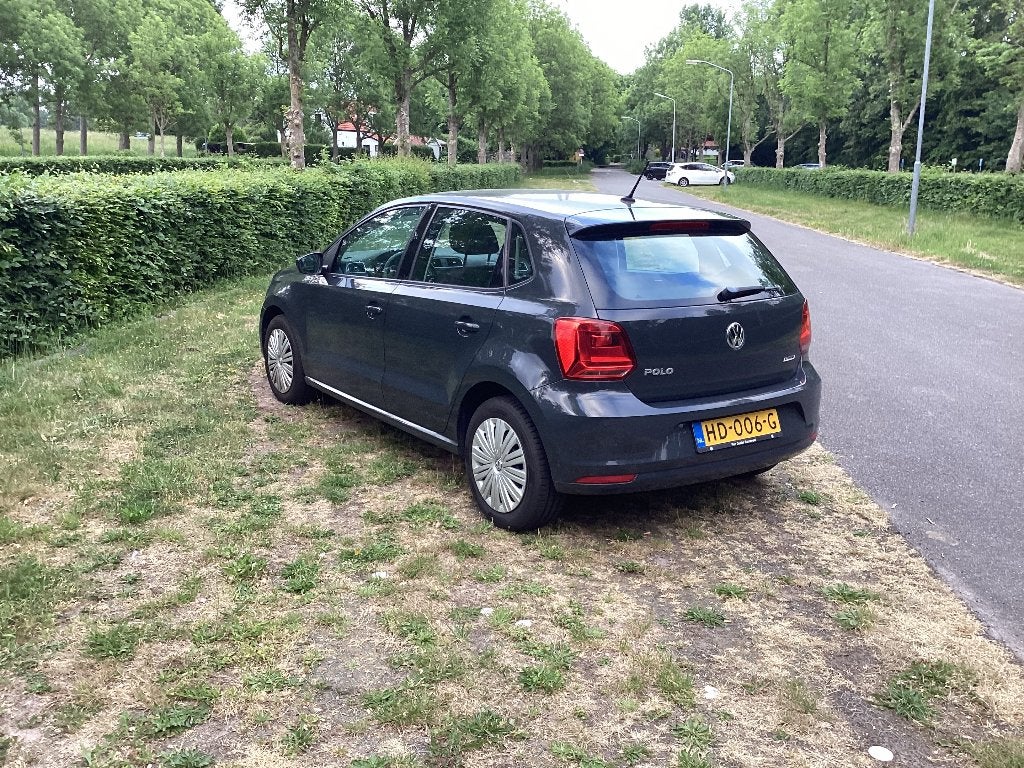 Volkswagen Polo 1.0 MPi  55KW 2015 Grijs, Auto's, Volkswagen, Stof, Origineel Nederlands, Handgeschakeld, Grijs
