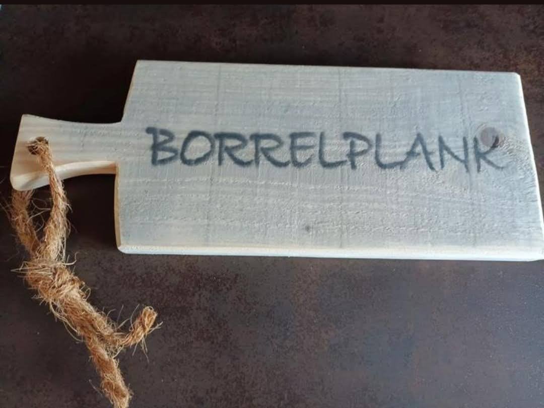 Mooie nieuwe borrelplank / hapjesplank/ snijplank, Ophalen of Verzenden, Nieuw, Hout