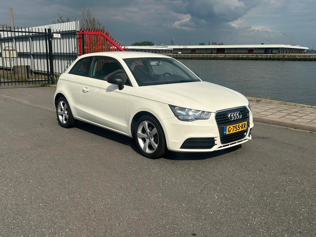 Audi A1 1.2 Tfsi NAVI PDC AIRCO CRUISCONTROOL, Voorwielaandrijving, Euro 5, Stof, Zwart