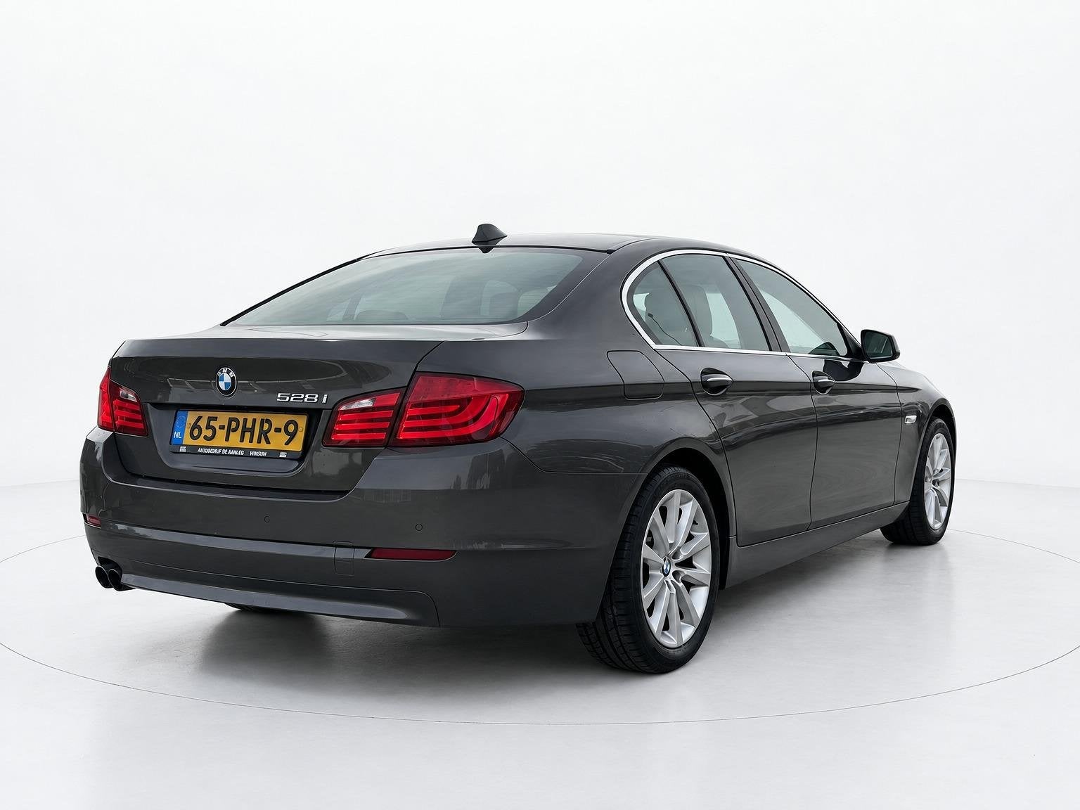 BMW 5-serie 528i High Executive CAMERA - LEER - STOELVERWARM, Euro 5, Achterwielaandrijving, Gebruikt, Zwart
