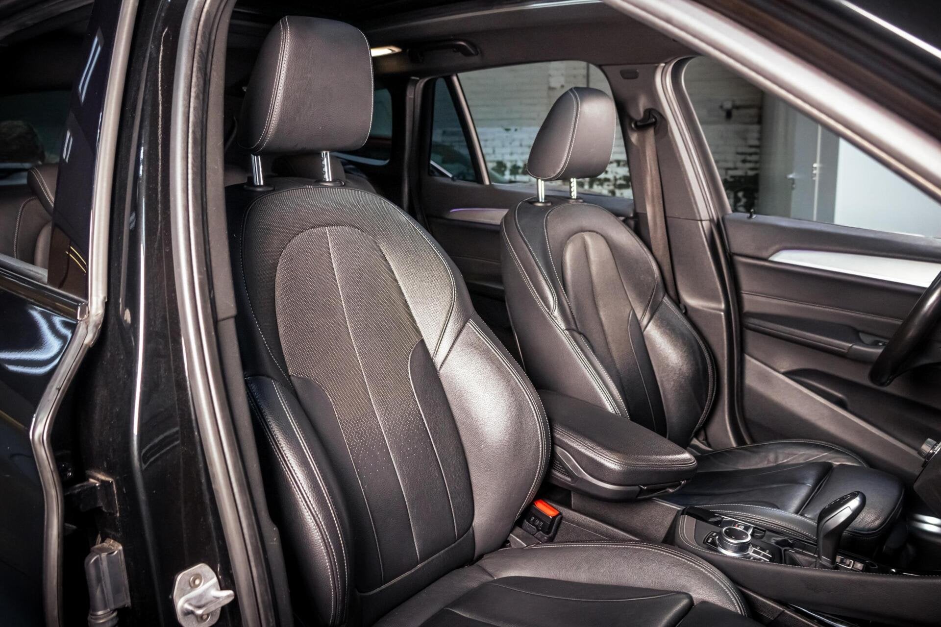 BMW X1 sDrive20i Xline|Pano|Trekhaak|HUD|Facelift|Camera|HiF, 1998 cc, Euro 6, Bedrijf, SUV of Terreinwagen
