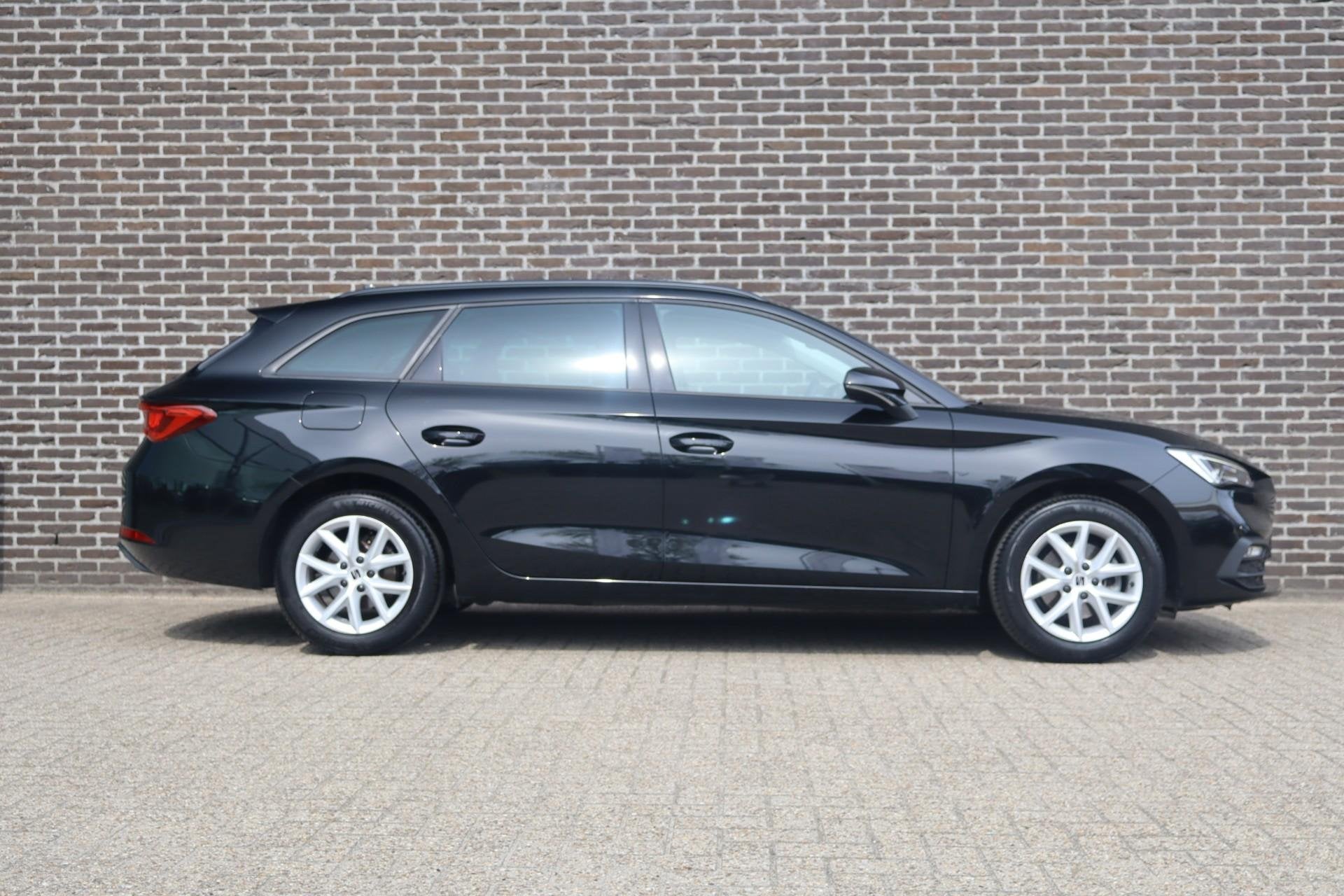SEAT Leon Sportstourer 1.0 eTSI 110pk DSG Style | Stoel/Stuu, Auto's, 12 maanden, Stof, Gebruikt, Leon