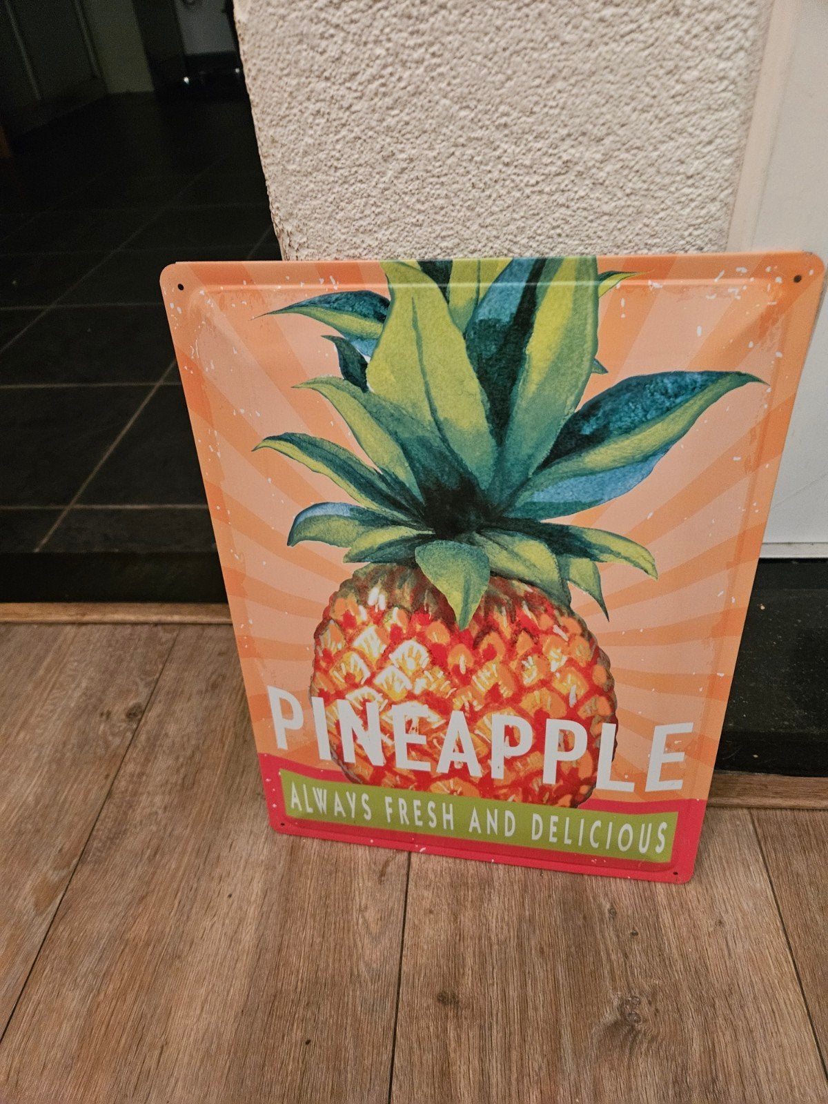 Metalen bord met ananas - Leuk voor pub, restaurant, terras, Ophalen of Verzenden, Gebruikt, Meerkleurig, Metaal