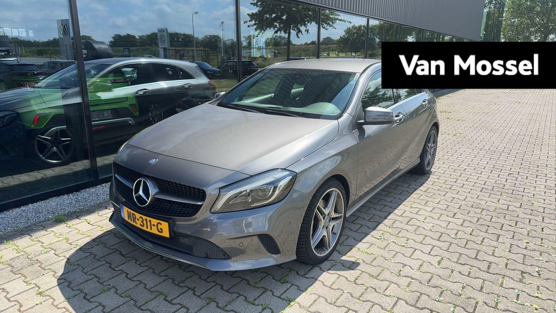 Mercedes-Benz A-klasse 180 Business Solution AMG | STOELVERW, Auto's, 12 maanden, Gebruikt, 4 cilinders, Leder en Stof