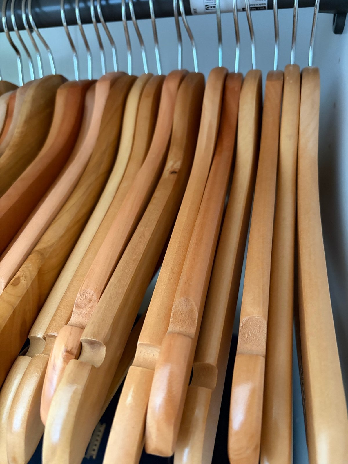 50 houten kledinghangers - Zo goed als nieuw, Ophalen, Zo goed als nieuw, Hout, Volwassenen