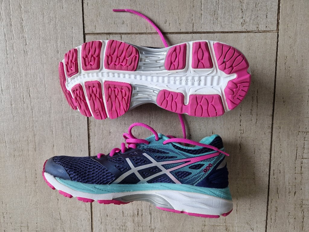 Asics dames gel Cumulus hardloopschoenen, Hardloopschoenen, Ophalen of Verzenden, Zo goed als nieuw, Hardlopen