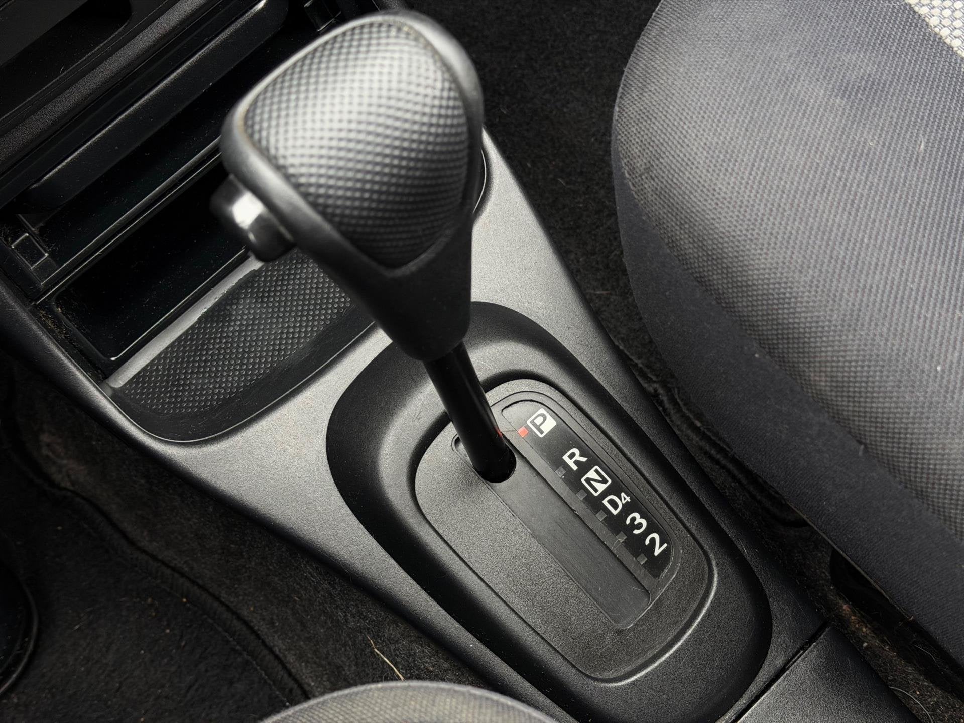 Daihatsu Cuore 1.0-12V Tokyo/Automaat/Stuurbekrachtiging/Abs, Dealer onderhouden, ABS, 18 €/maand, 4 stoelen