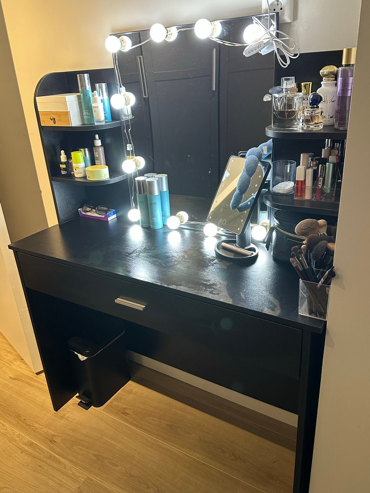 Zwart make-up bureau / kaptafel met spiegel, Ophalen, Gebruikt, Hout, 100 tot 150 cm
