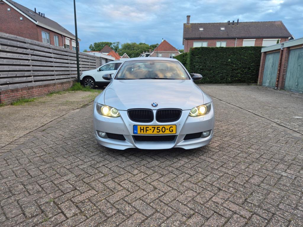 BMW e92 325i 2007 Zilver met handbak!!, Auto's, 745 kg, Achterwielaandrijving, Zwart, 2497 cc
