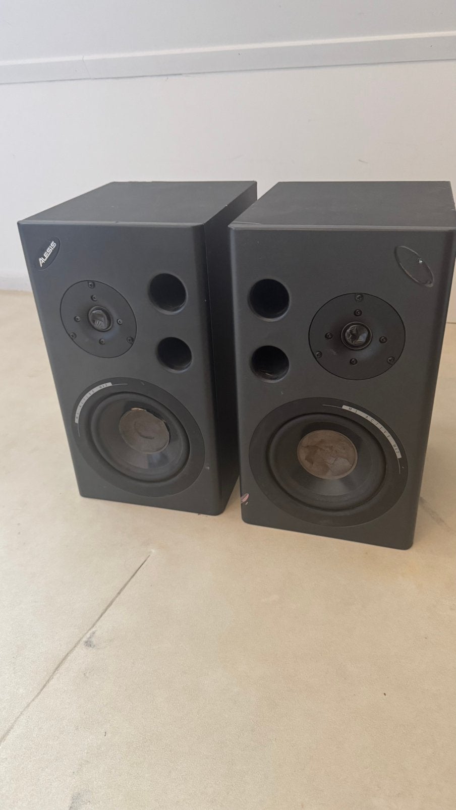 2x Alesis Monitor One (MK1) Studio Monitors, Audio, Tv en Foto, Luidsprekers, Studiomonitor, Gebruikt, Inclusief kabels, Minder dan 60 watt