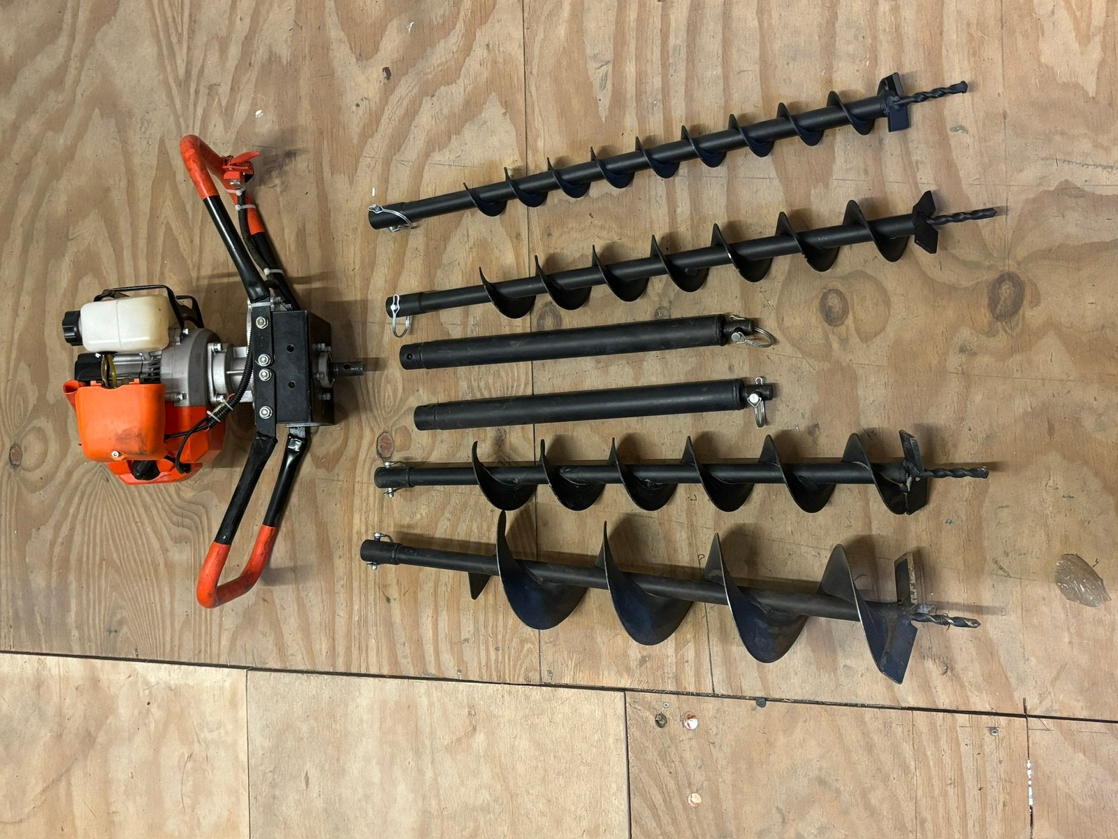 Grondboor benzine te huur met verlengstuk en diverse boren, Tuin en Terras, Hand-tuingereedschap, Ophalen, Gebruikt
