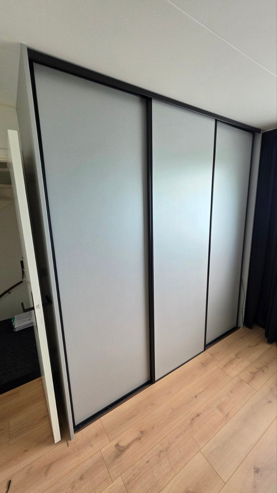Grote kledingkast met schuifdeuren en planken, Huis en Inrichting, Kasten | Kledingkasten, Ophalen, Modern, functioneel, 200 cm of meer