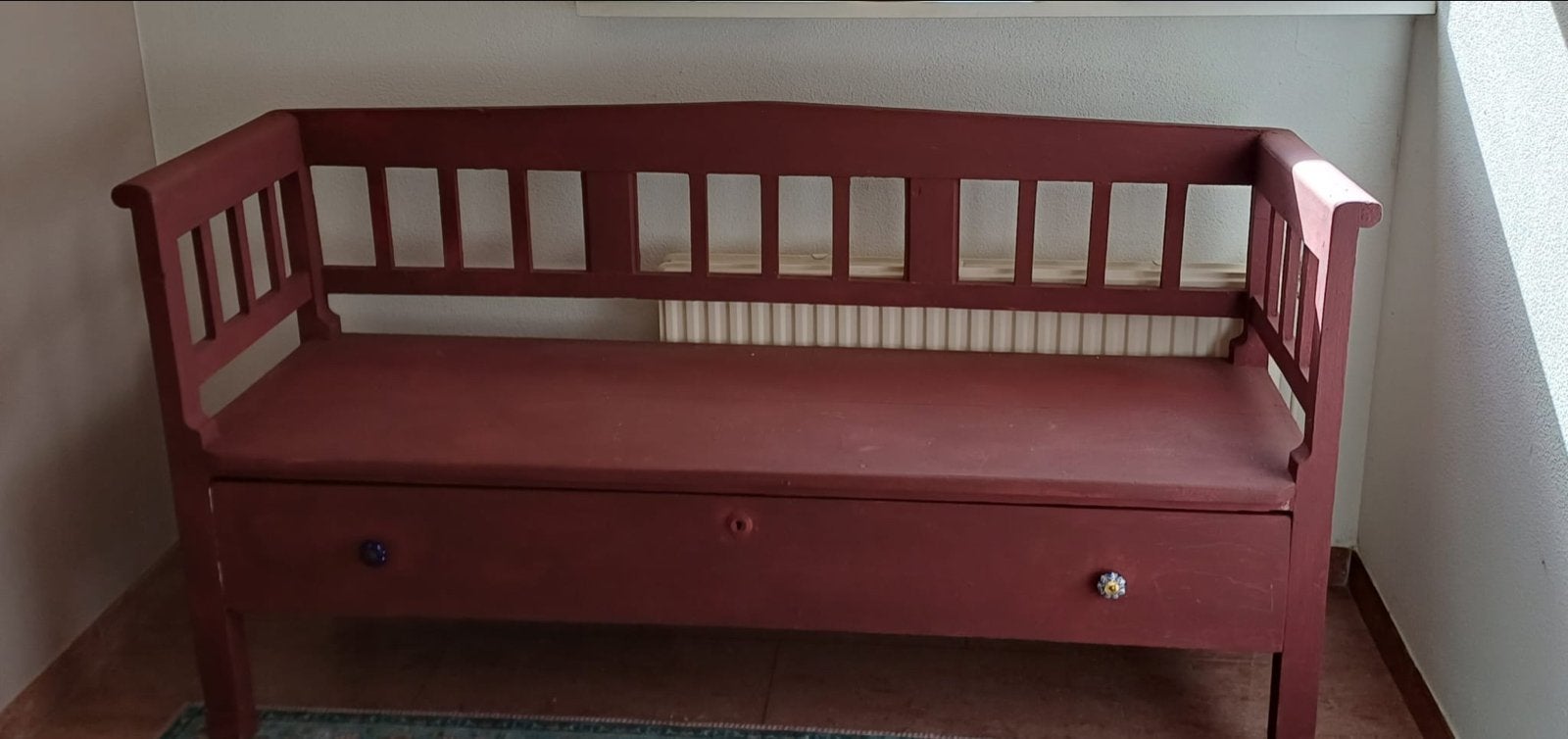 Geschilderde houten kerkbank met opbergruimte, Huis en Inrichting, Ophalen, Gebruikt, 125 cm of meer, Rechthoekig