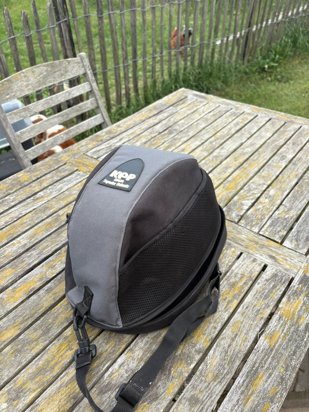 Kep italia te koop met hoes, Dieren en Toebehoren, Paardrijkleding, Ophalen, Zo goed als nieuw, Dressuur, Cap