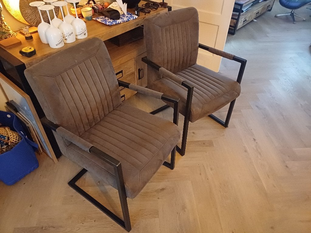 Eettafelstoel Parantino met armleuning Taupe Pronto Wonen, Ophalen, Twee, Overige kleuren, Zo goed als nieuw