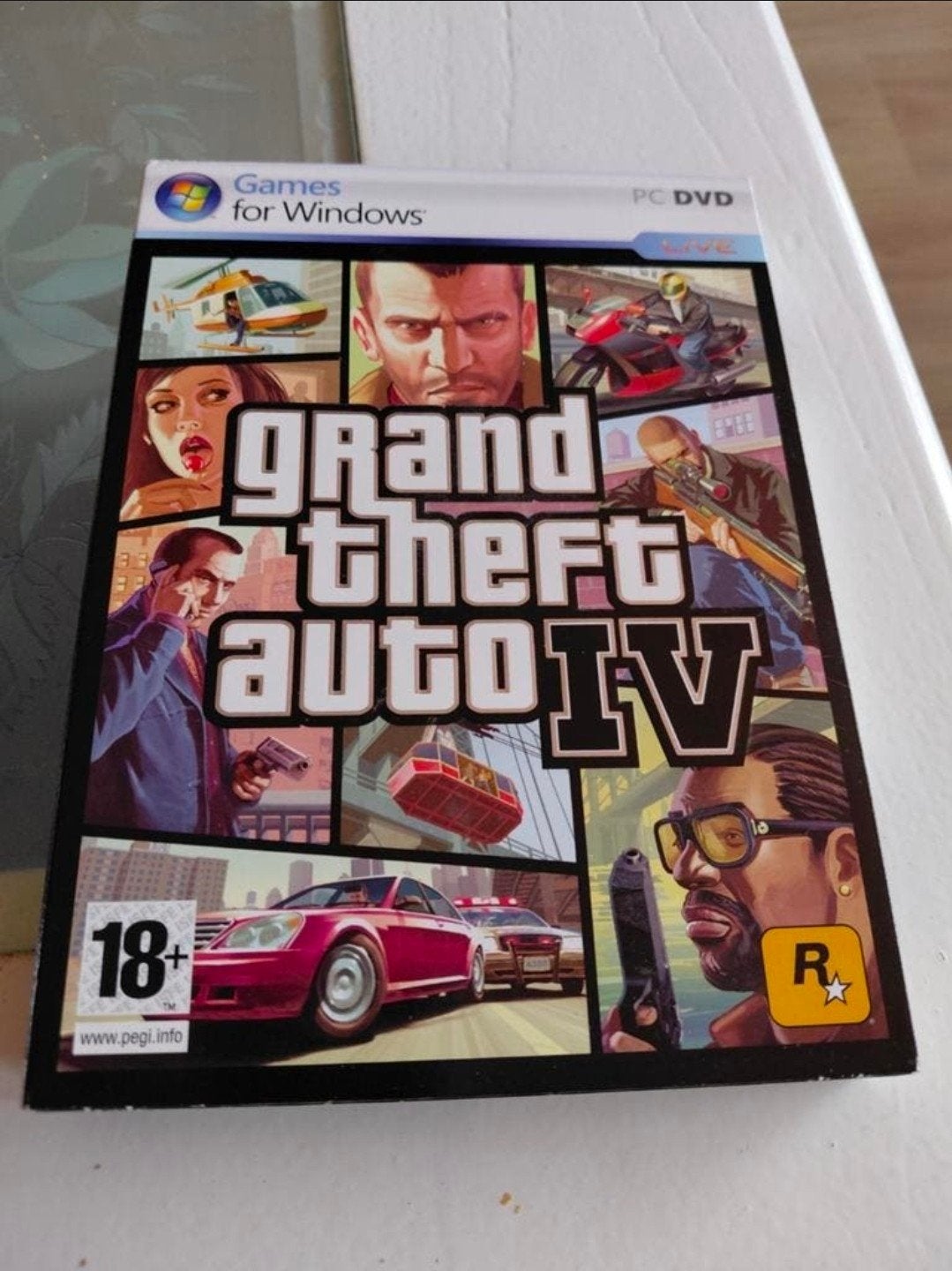 Grand Theft Auto 4 voor de pc. 2 discs met boekjes. Geen map, Spelcomputers en Games, Avontuur en Actie, Vanaf 18 jaar, 1 speler