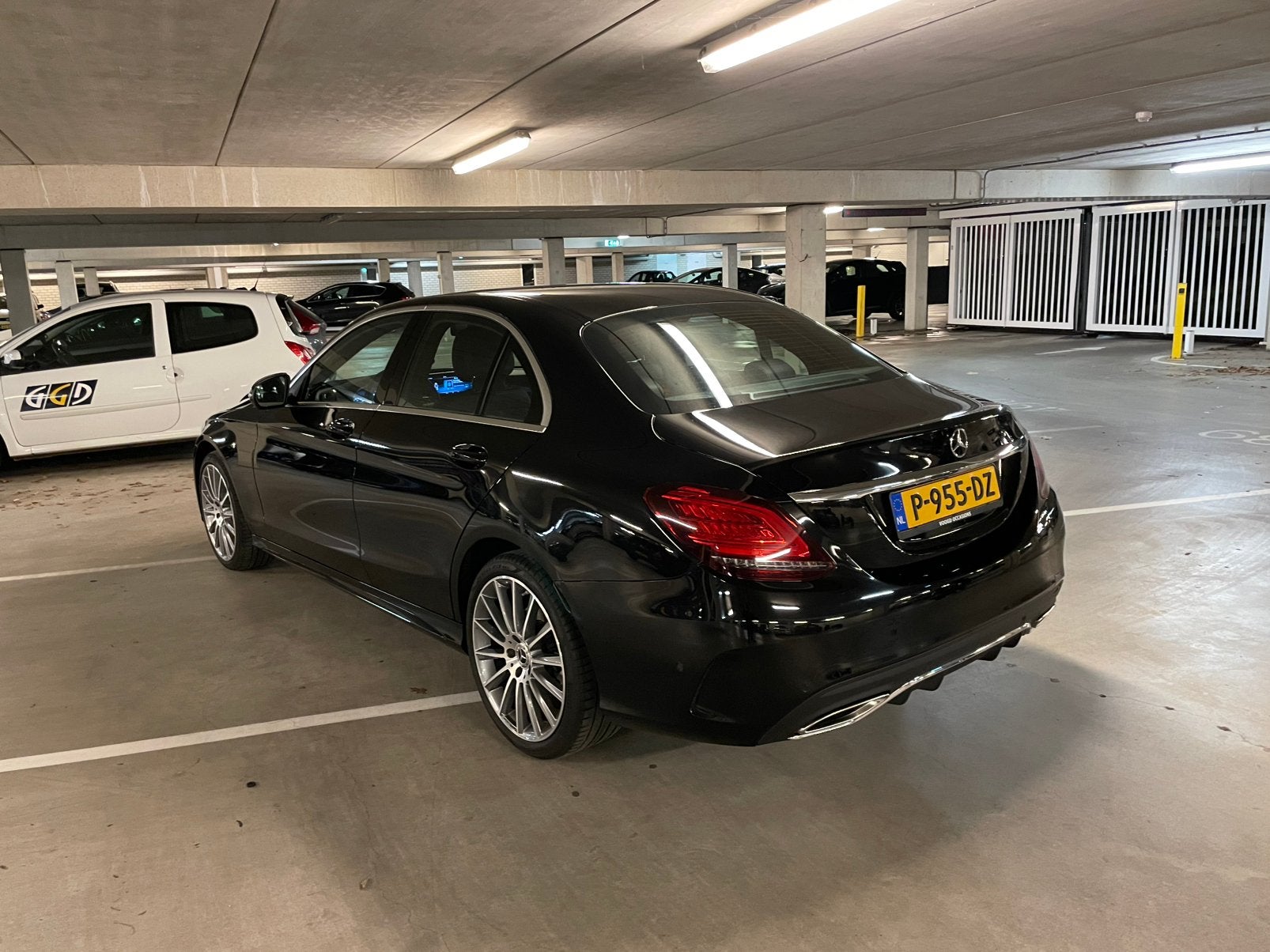 Mercedes C-Klasse C180 156pk 9G-TRONIC 2019 Zwart, 1800 kg, Zwart, 1595 cc, 75 €/maand