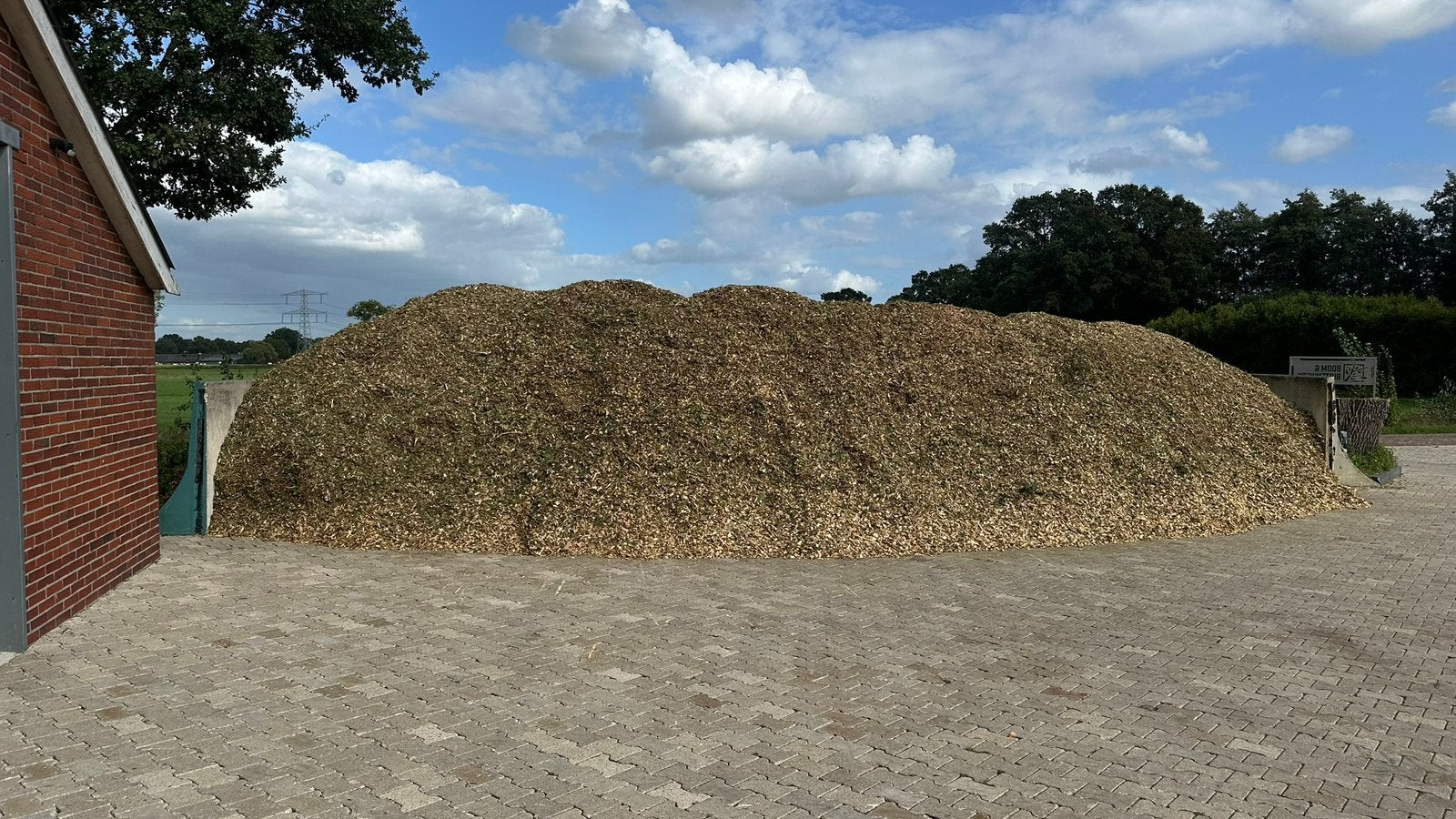 Houtsnippers - 45 euro per kuub, Tuin en Terras, 6 m³ of meer, Ophalen of Verzenden, Overige houtsoorten, Takken