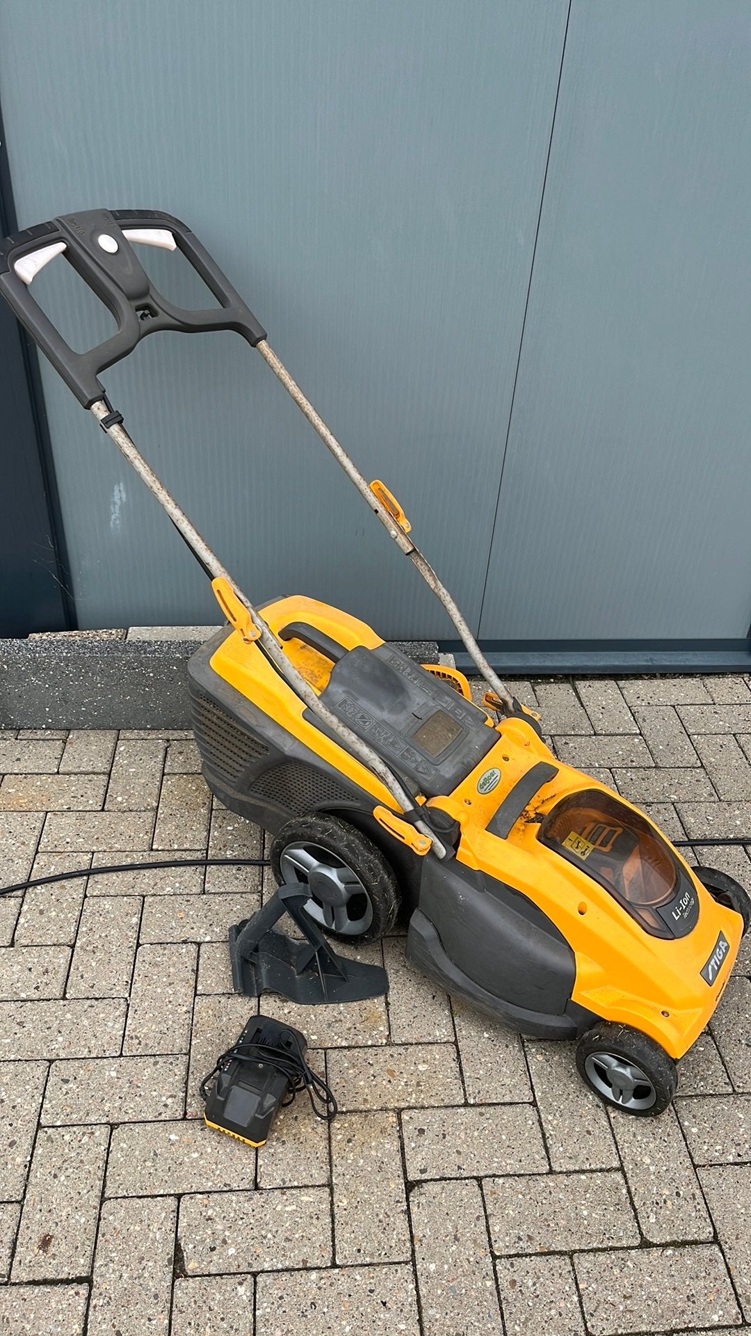 Stiga Combi 40AE accugrasmaaier, Ophalen, Cirkelmaaier, Gebruikt, Accu-grasmaaier