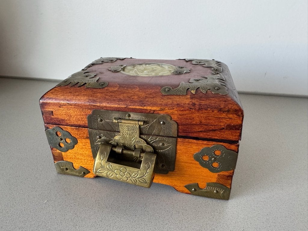 Antieke chineese hardhouten sieradendoos met jade inlegwerk, Ophalen of Verzenden